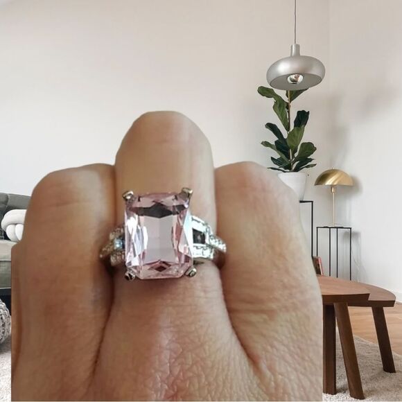 Elegant Pink Gemstone Ring - Picture 2 of 14